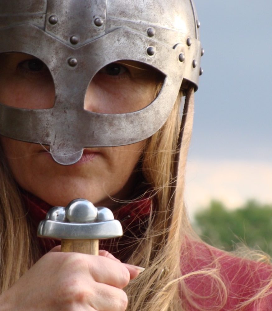 Beowulf-head-helmet-sword